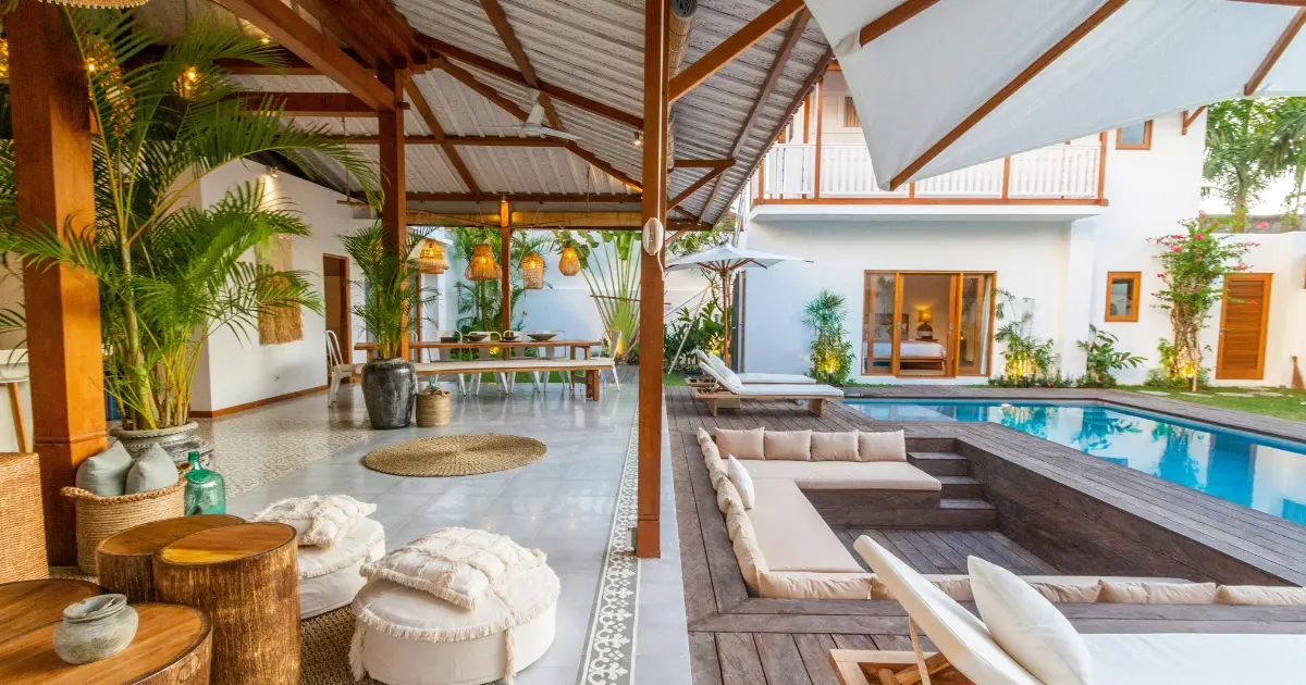 A thoughtfully designed safari lodge with an open lounge and swimming pool.
